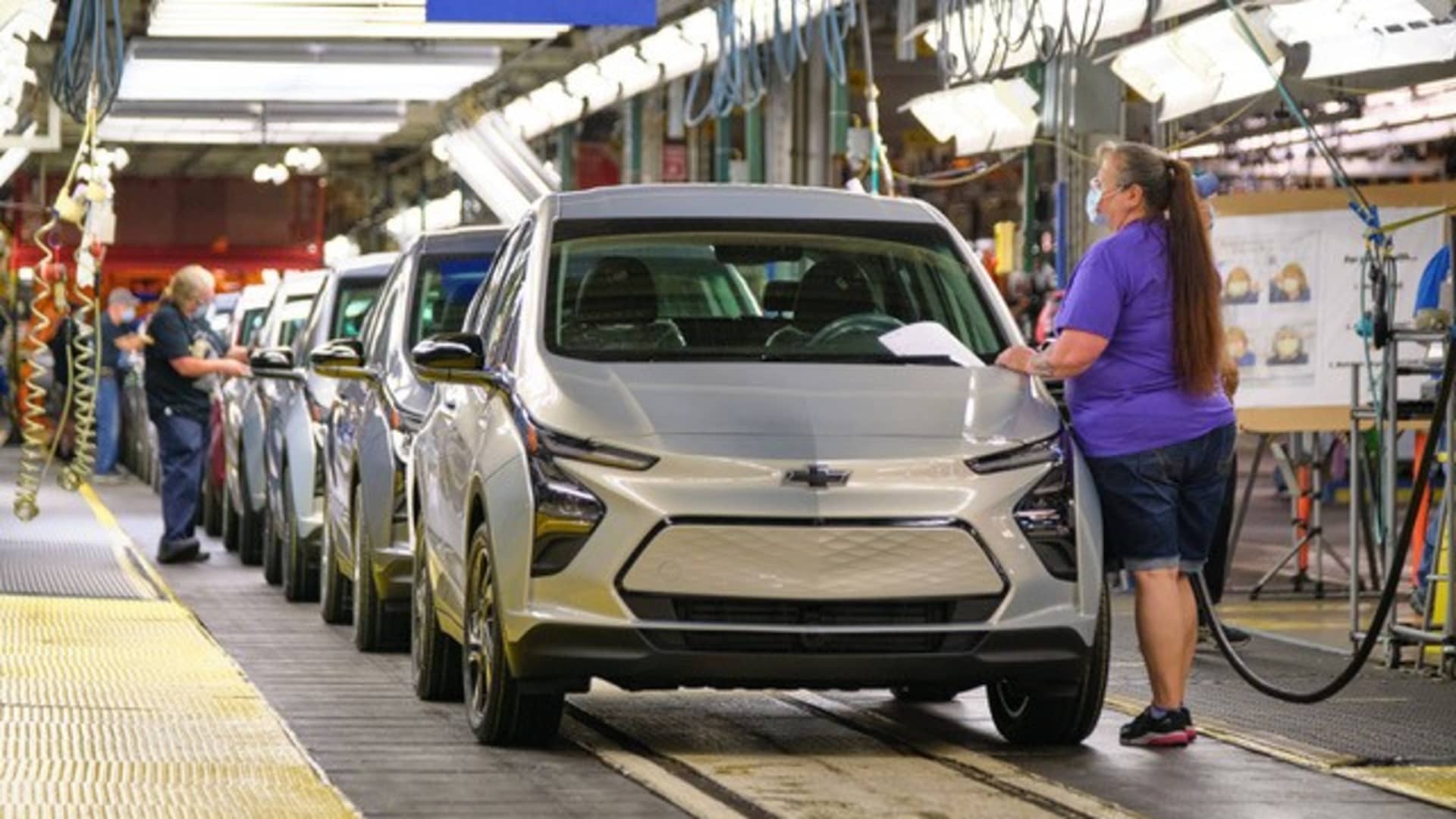 Electric Truck Production Delays Hit GM and Ford as EV Demand Slows