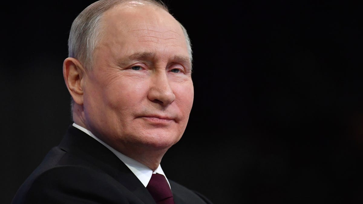 "Escalating Tensions: Russia's Military Buildup Along NATO Border Signals Confrontation"