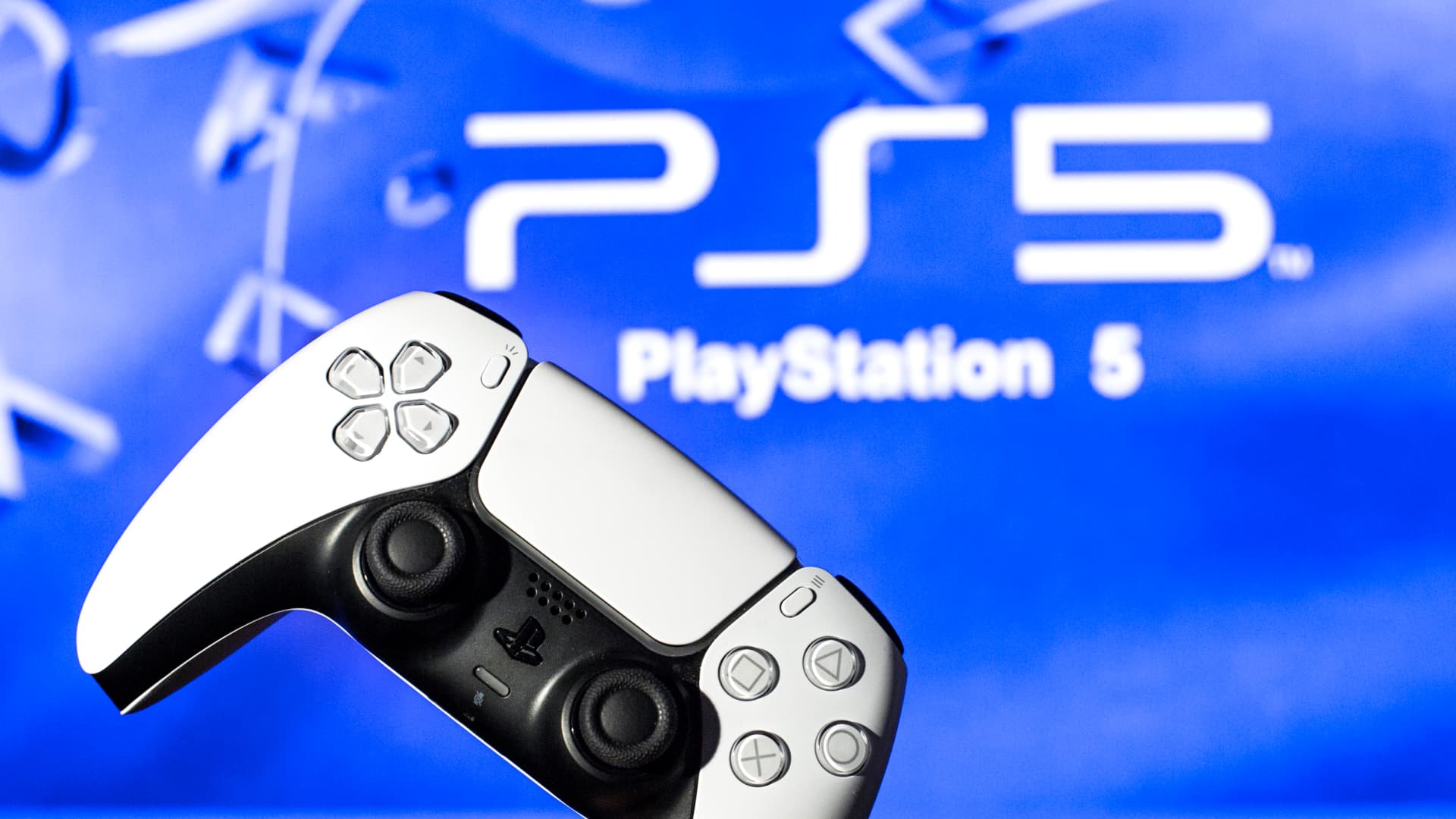 "Sony's PlayStation 5 Pro: Analysts Predict Release and Competitive Pricing"