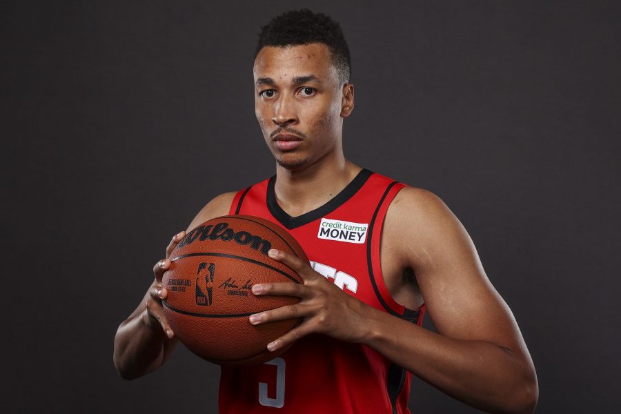 Featured image for "Dante Exum Joins Mavericks in NBA Comeback, Signs One-Year Contract"