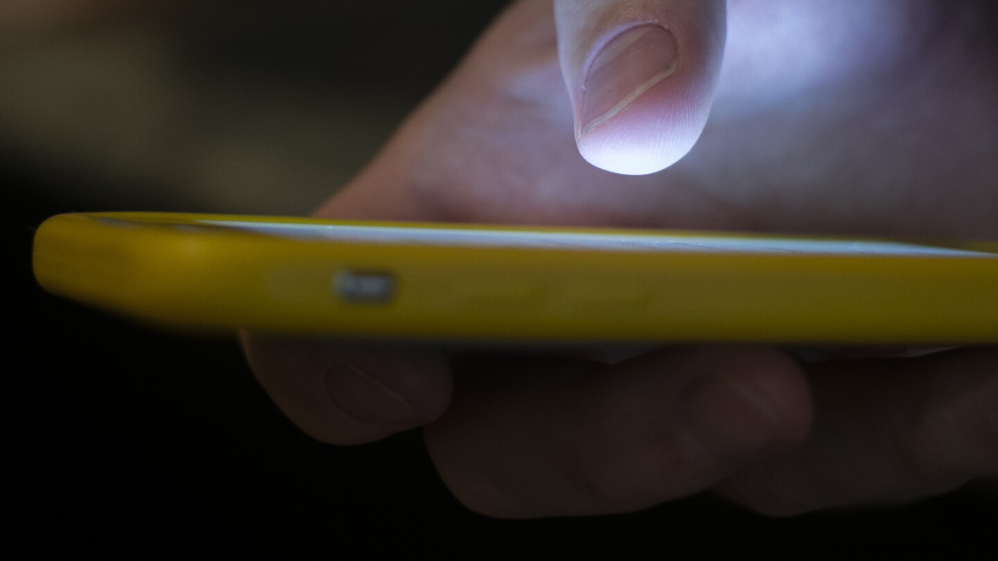 "Rising Cellphone Outages: AT&T, Cricket, and More Hit by Widespread Disruptions"
