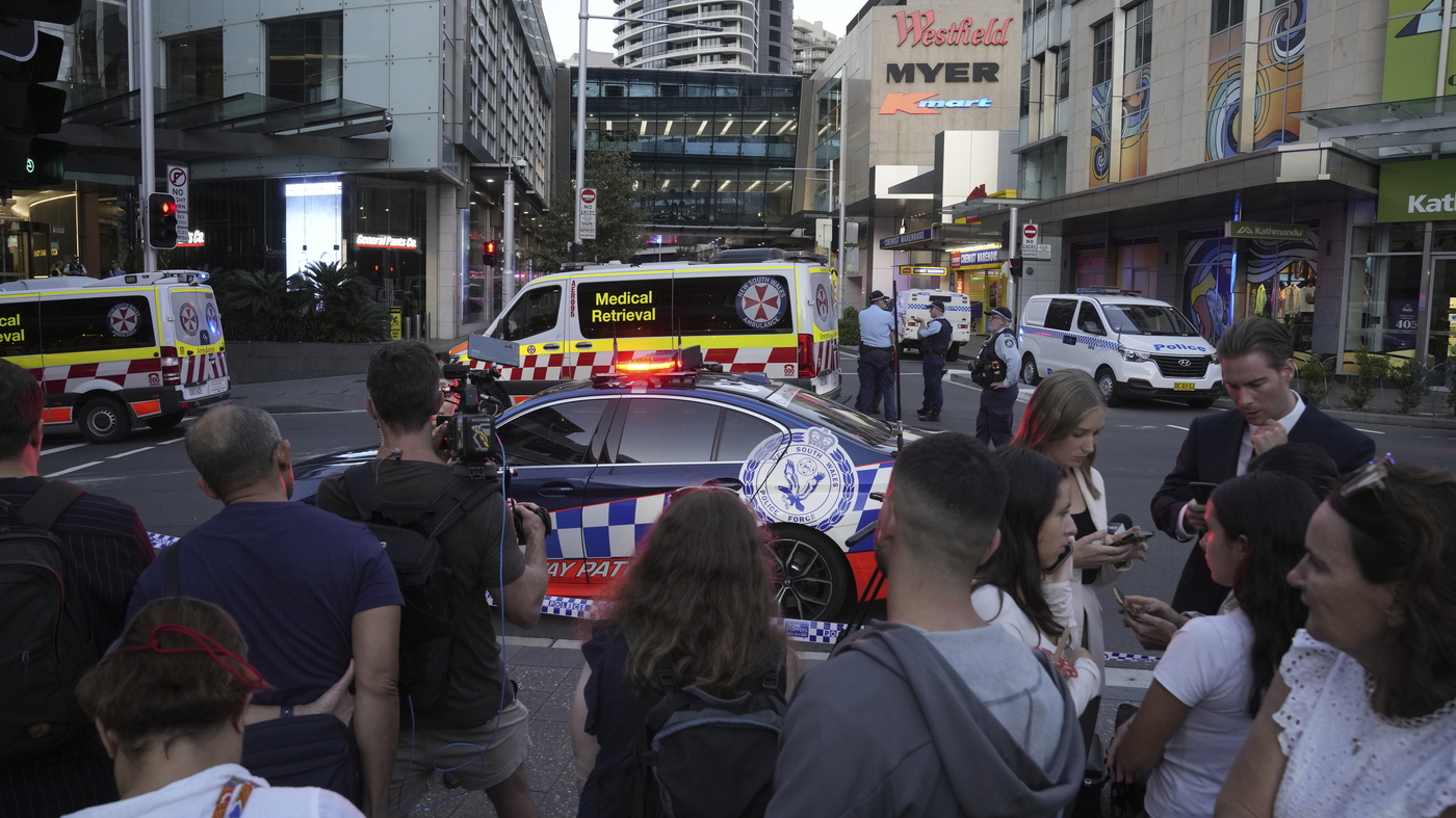 Featured image for "Fatal Stabbing Spree: 6 Killed in Sydney Shopping Center, Suspect Shot Dead"