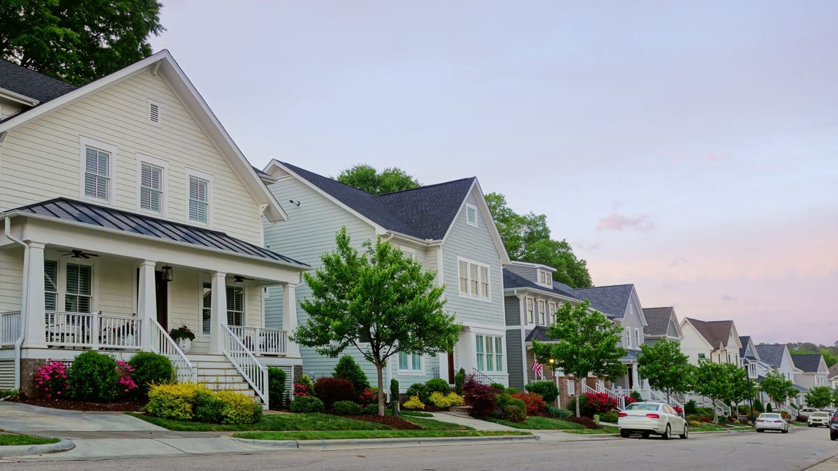 Real estate market update: Home prices fluctuate as sales shift.