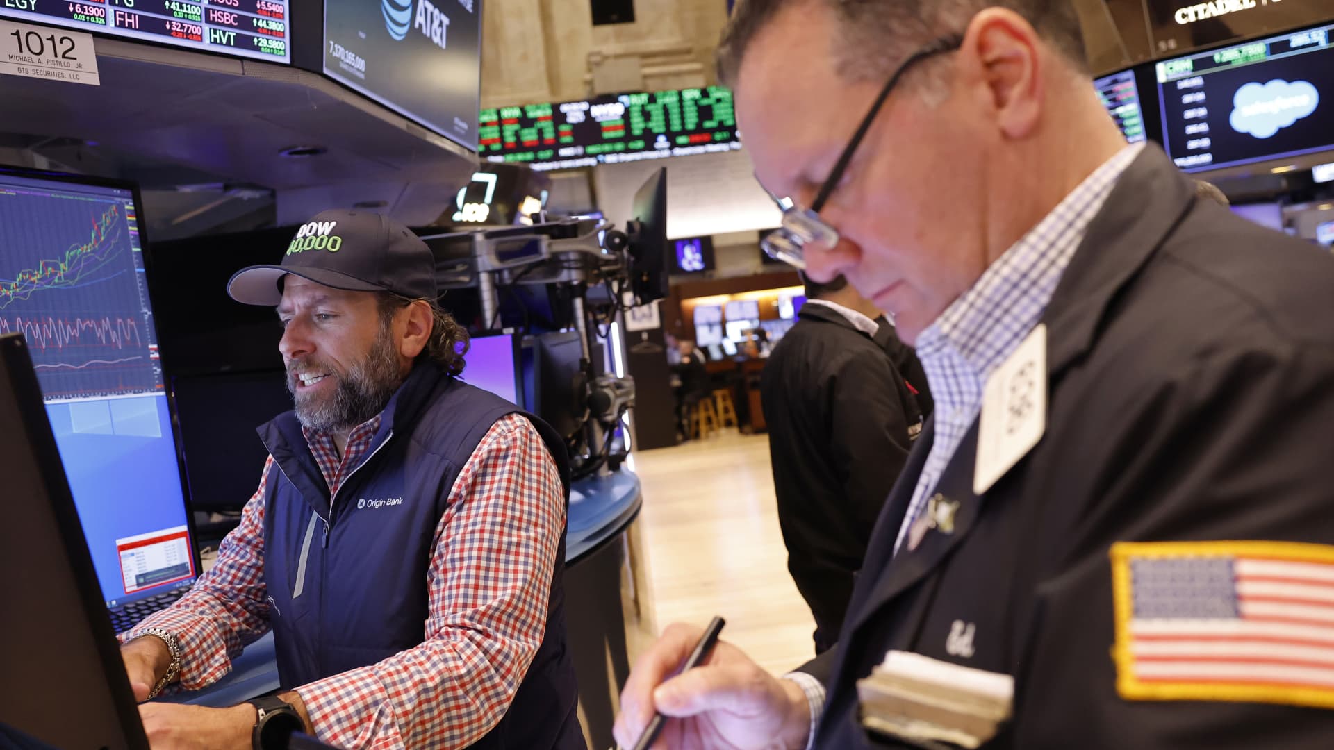 "Stocks Mixed as Nvidia Soars Amid Inflation Concerns"