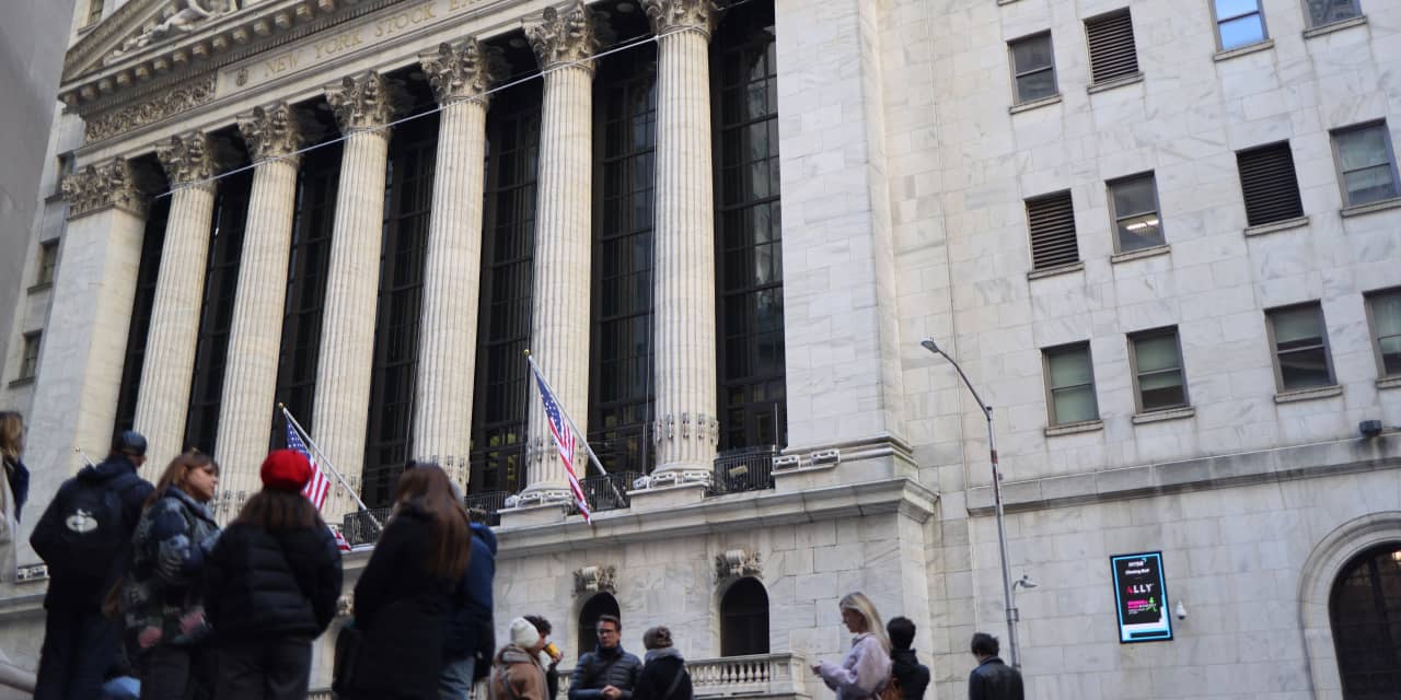 Featured image for "Market Rebounds as Powell's Remarks Shake Winning Streaks"