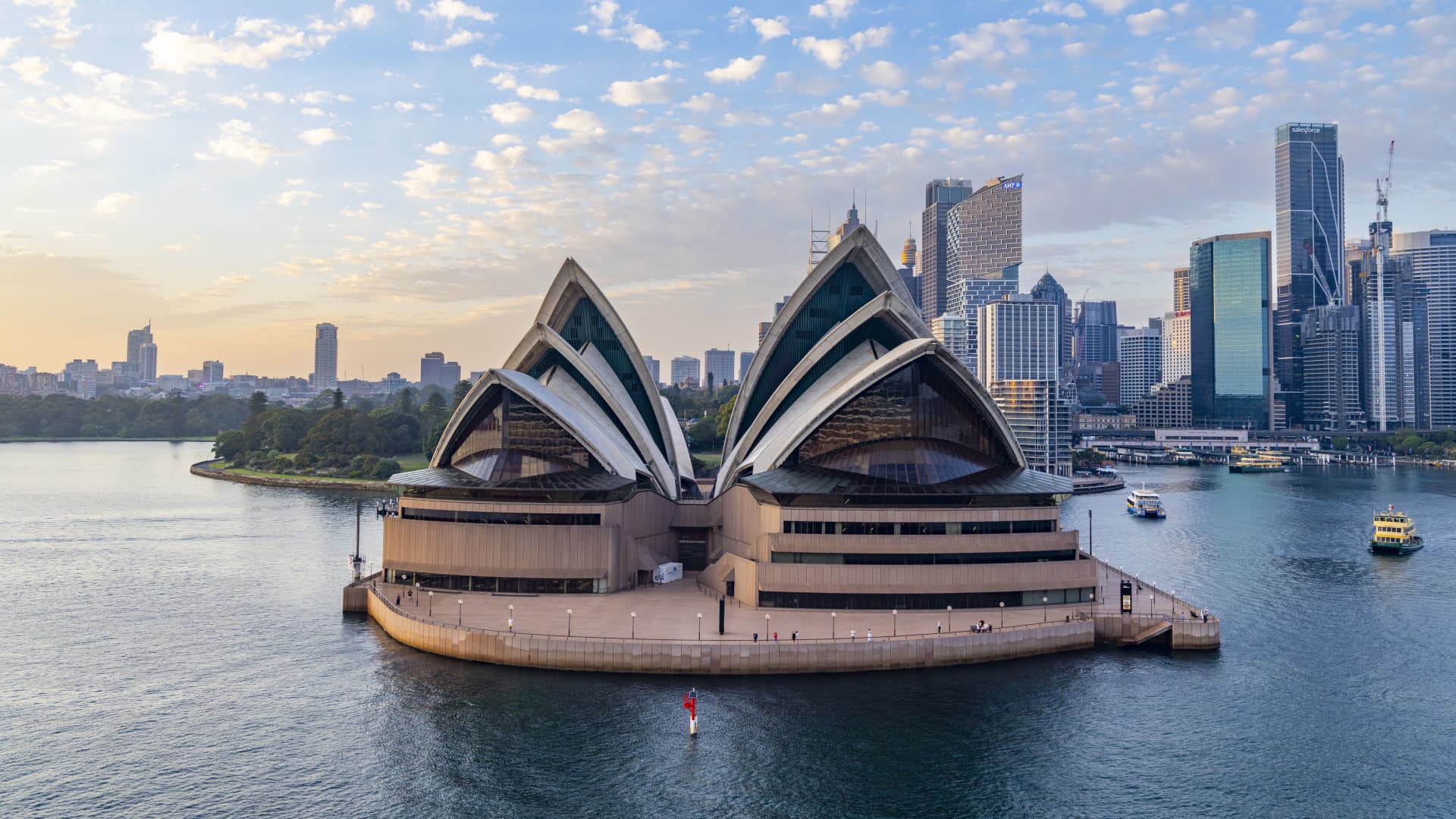 Featured image for Asian Markets Show Mixed Trends Amid U.S.-China Trade Uncertainty and Fed Outlook