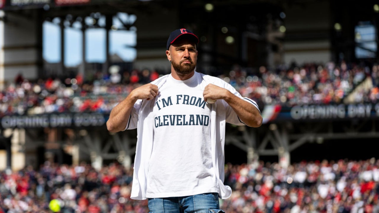 "Travis Kelce's Post-Vacation Visit to Cleveland's Geraci's Slice Shop"