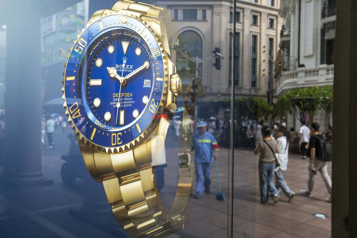Featured image for Swiss Watch Exports Decline Amid US Tariffs and Global Slump