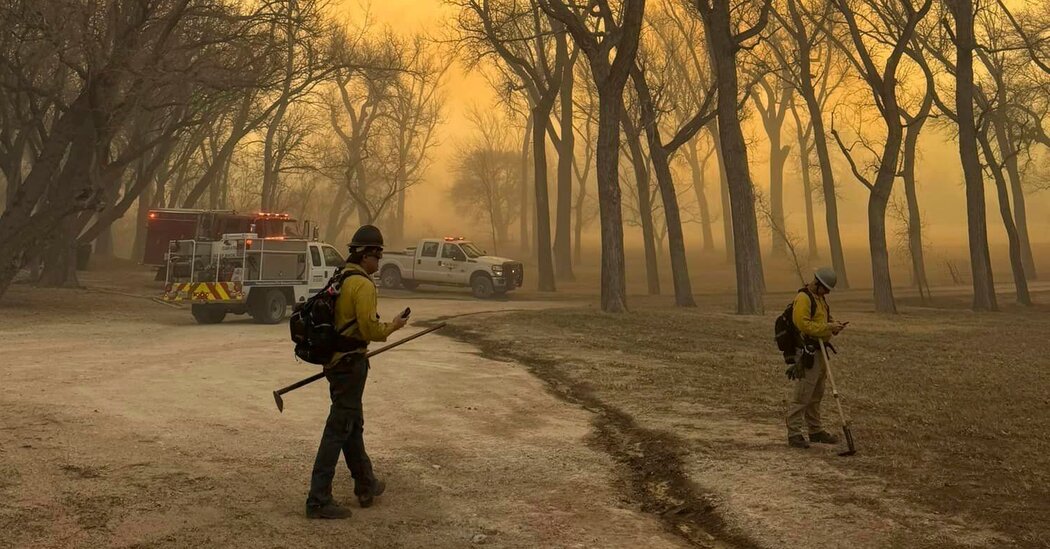 "Texas Wildfires: Evacuations, Massive Blaze, and Highway Closures"