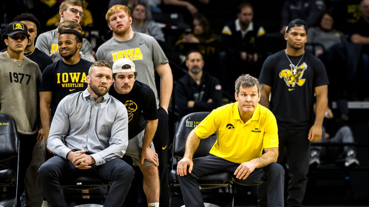Featured image for "Iowa Wrestling Falls to Michigan in Tough Matchup"