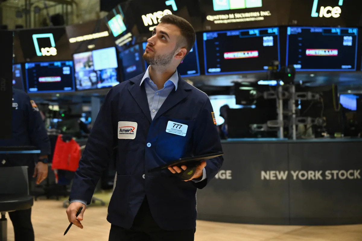"Tech and Rate-Cut Doubts Lead to US Stock Market Fall"