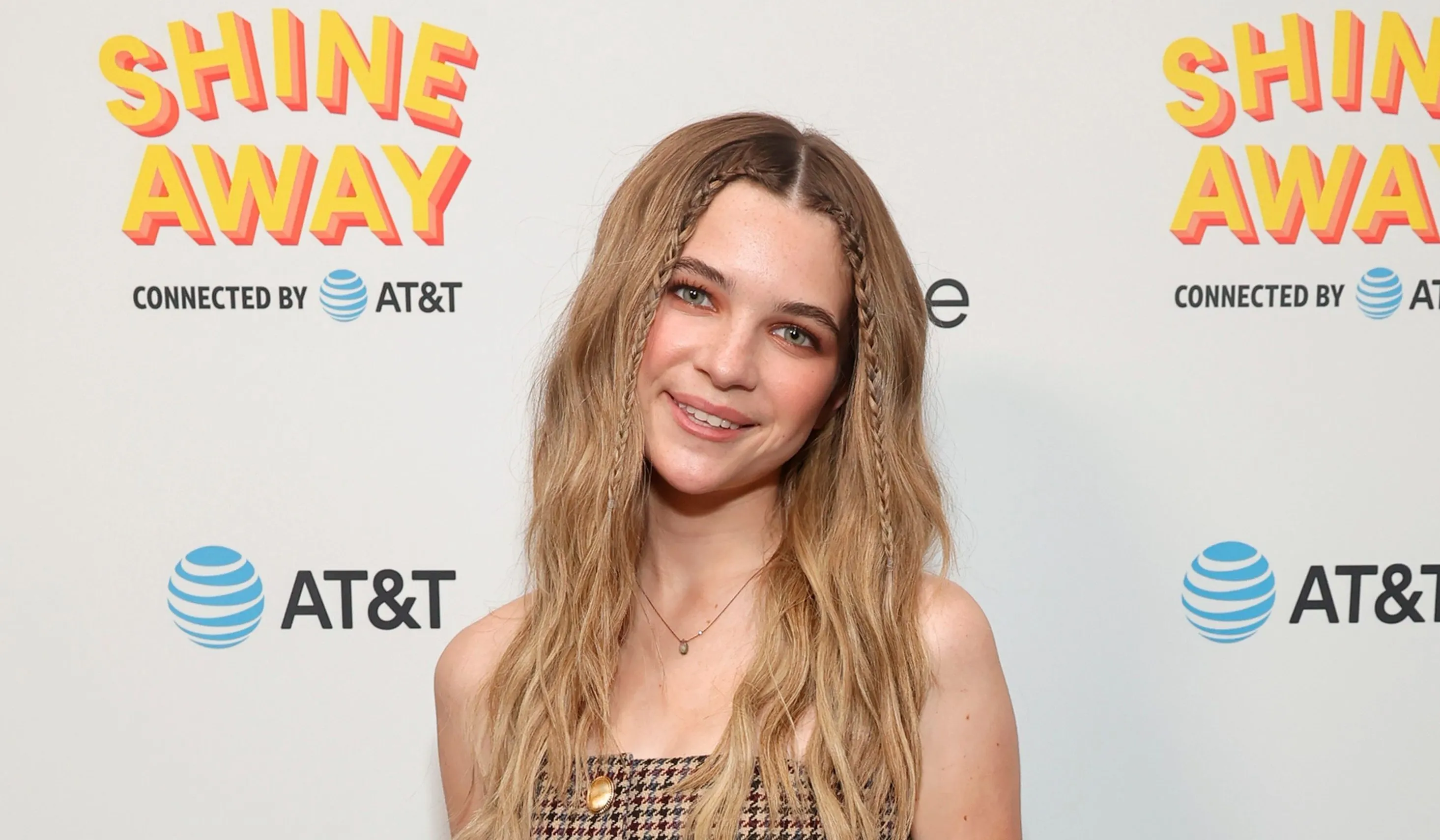 Featured image for Young Sheldon Star Raegan Revord Comes Out as Nonbinary