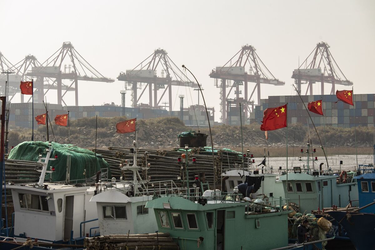 Red Sea Ships Use Chinese Crew Tactic to Avoid Houthi Attacks