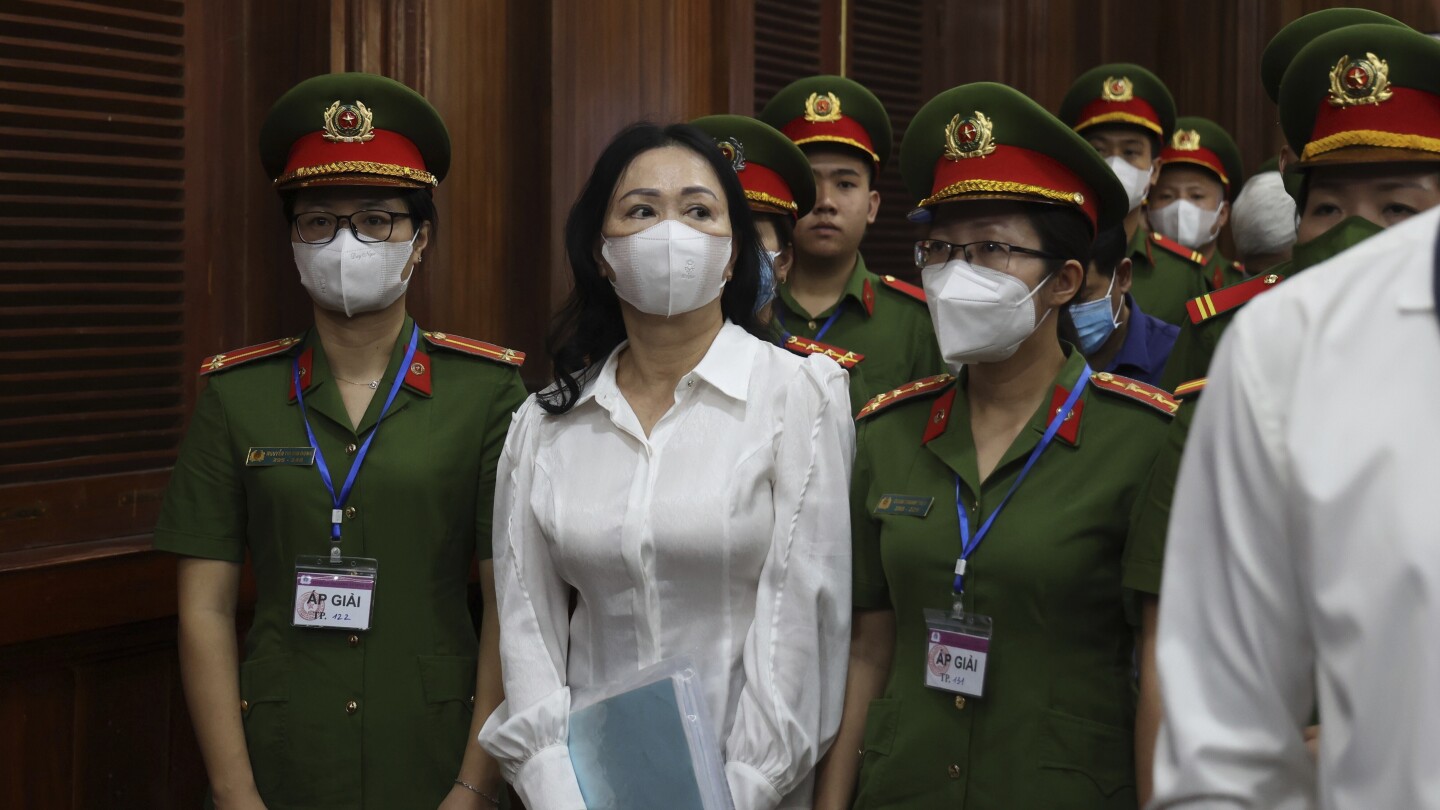 Vietnamese Property Tycoon's $12.5 Billion Embezzlement Trial Begins