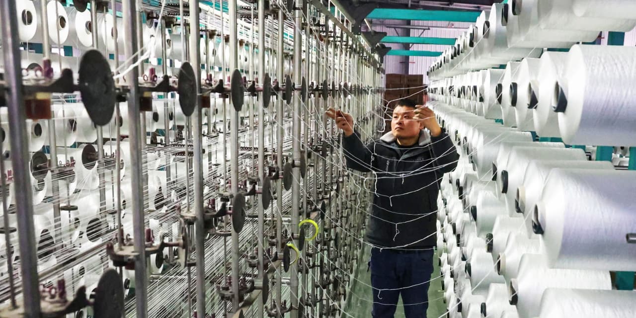 Featured image for "Asia Stocks Slump as Hang Seng Leads Selloff After Mixed China Data and Fed Bets"