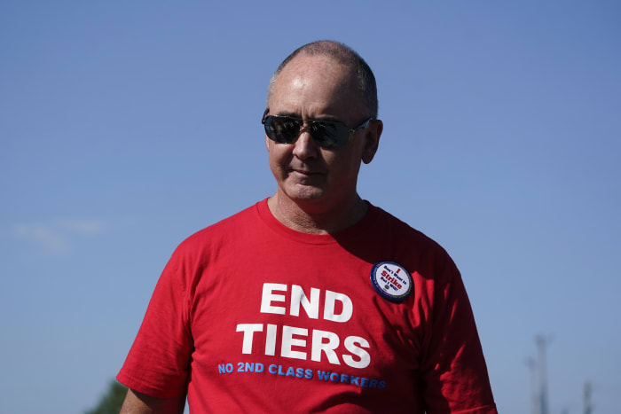 "UAW President Provides Contract Talks Update Amidst 5th Week of Auto Strike"