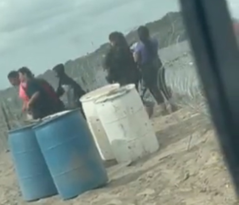 Featured image for Multiple Buses Transporting Migrants from Texas Reach Los Angeles