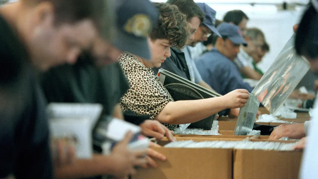 Vinyl Hits $1B U.S. Revenue Milestone in 2025, Led by Taylor Swift’s Showgirl