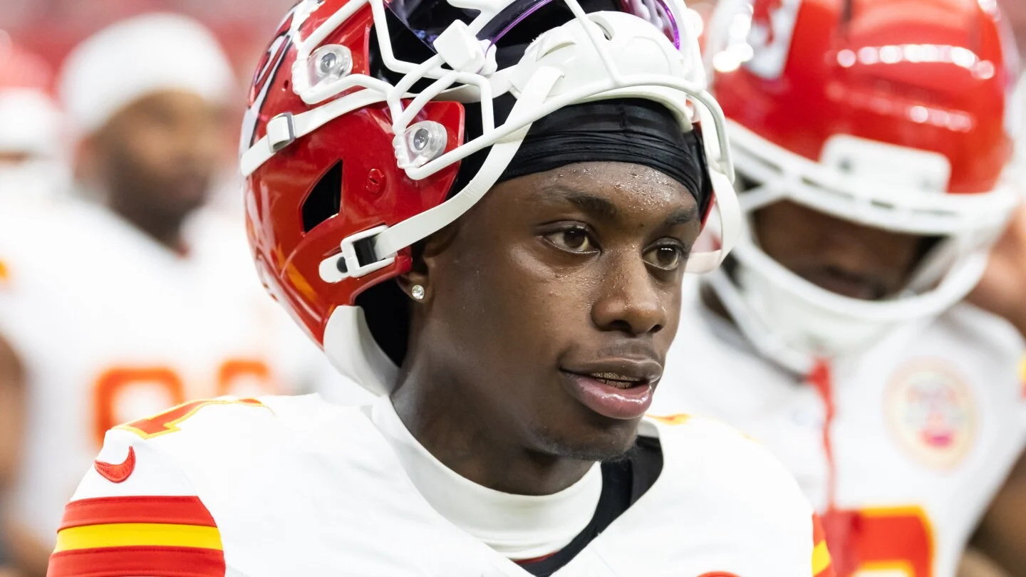 Chiefs' Xavier Worthy Leaves Game Due to Shoulder Injury