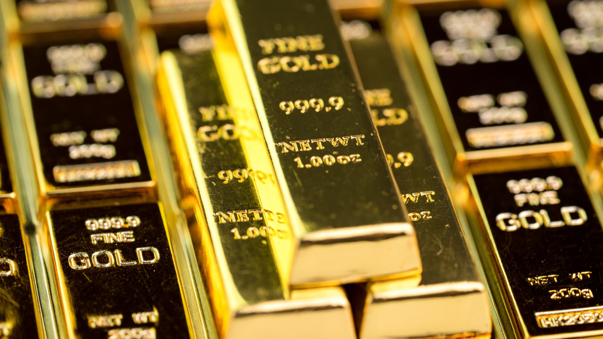 Featured image for Gold Prices Plummet Amid Strong Dollar and Market Shift
