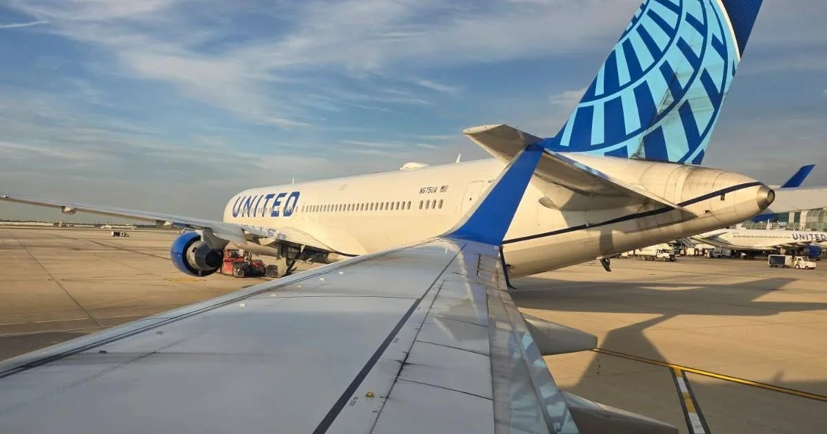 Featured image for United Airlines Planes Clip Wings at Chicago's O'Hare Airport