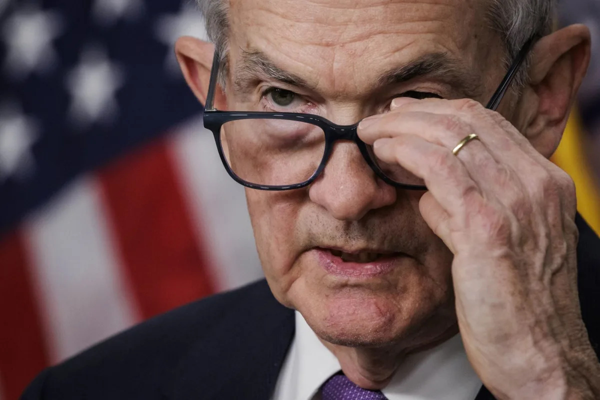 "Federal Reserve Officials Discuss Potential Rate Cuts Amid Economic Optimism"