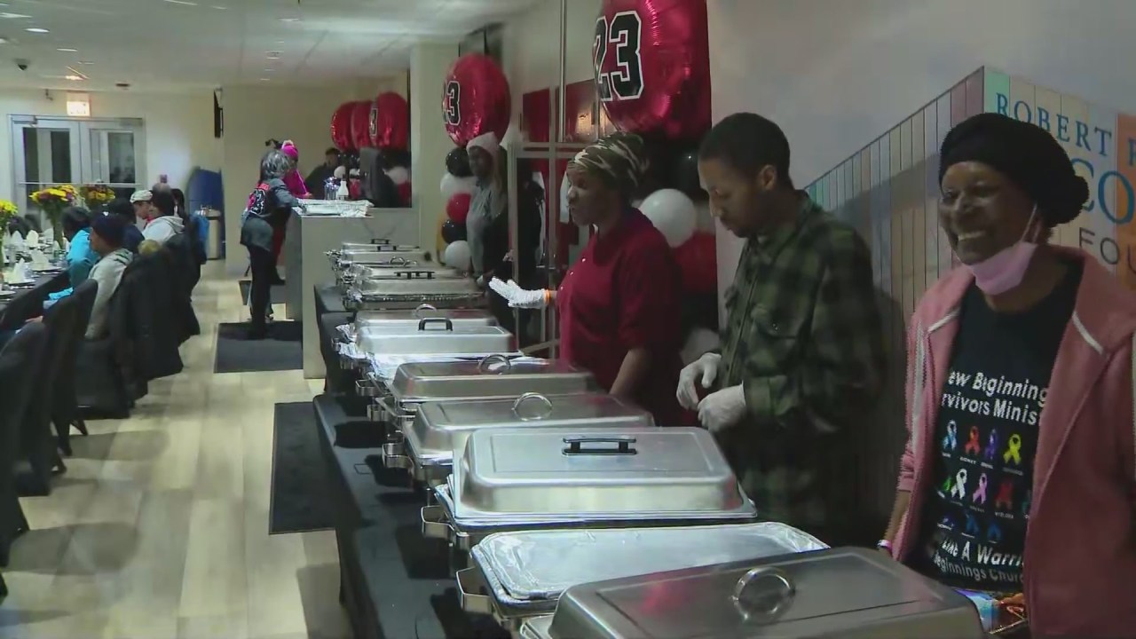 Migrants Embrace Thanksgiving Traditions in Chicago
