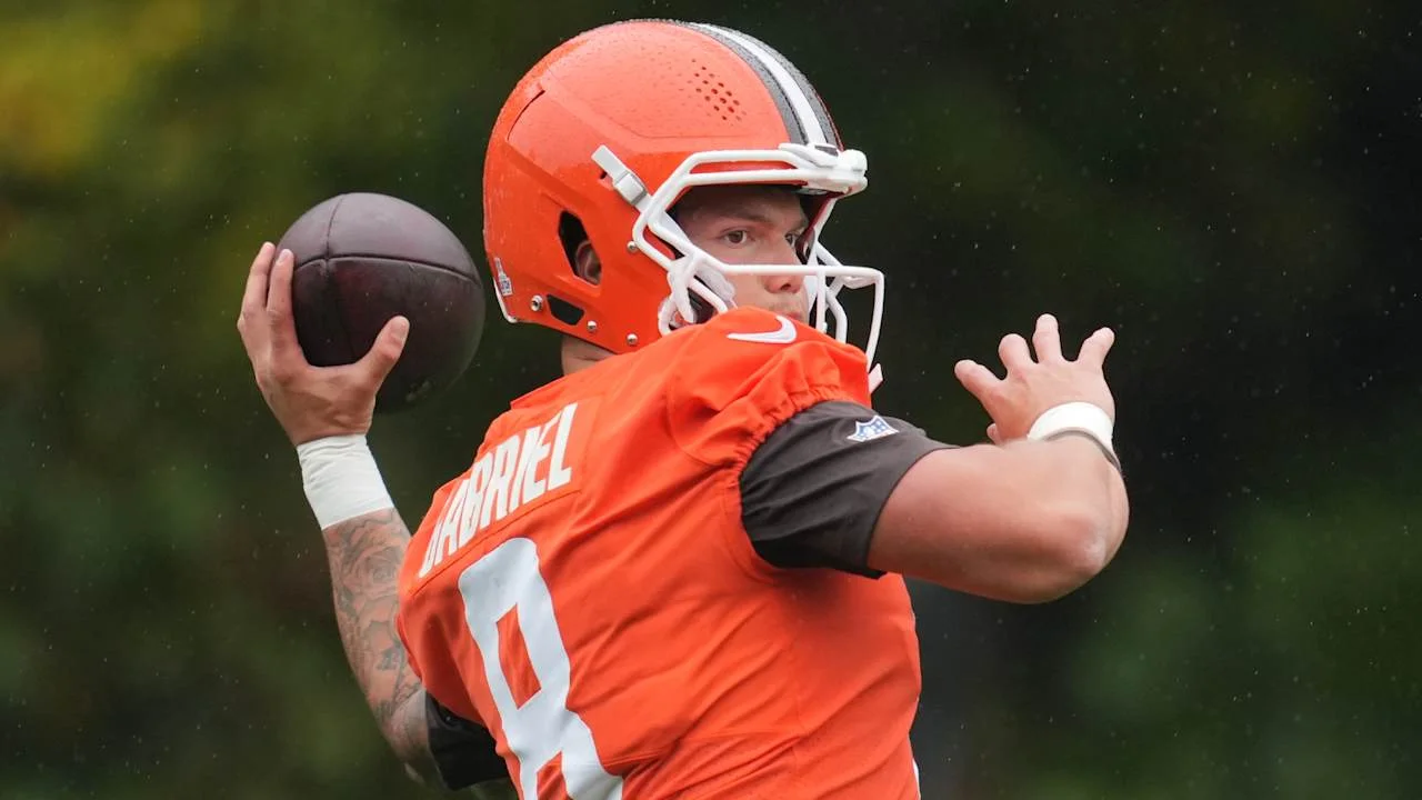 Browns' QB Shakeup: Dillon Gabriel's Debut and Its Impact
