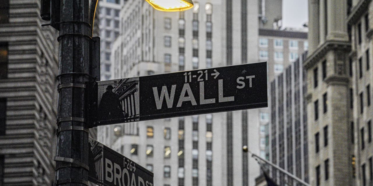 Featured image for August Stock-Market Slump Warning Issued by Fundstrat's Tom Lee