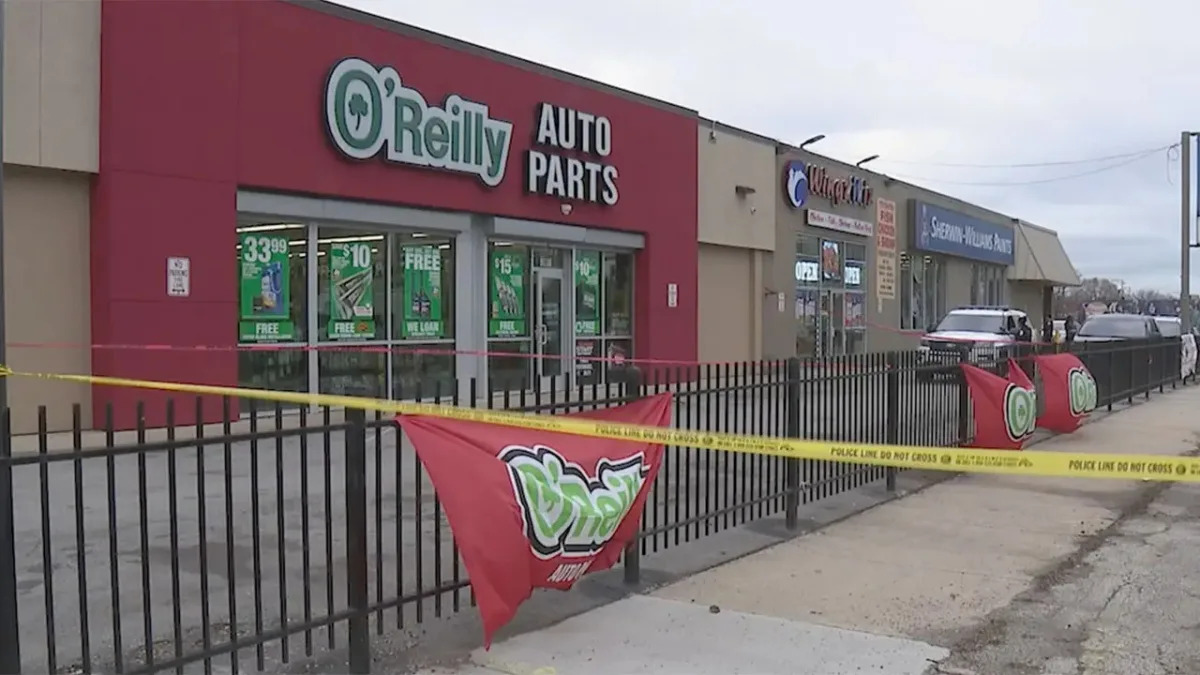 Chicago store manager uses gun to stop would-be robber