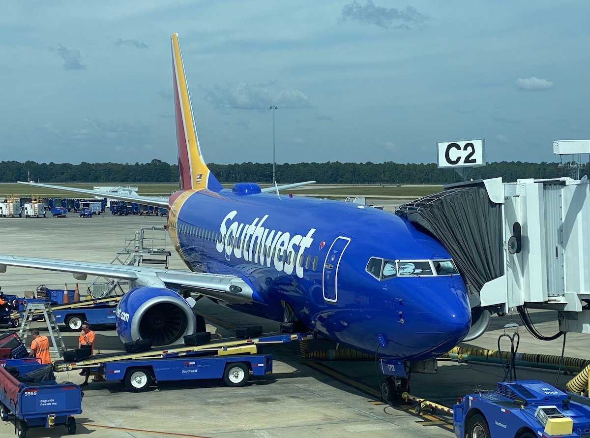 "Pilots Take a Stand: Confronting Passengers and Comedians with Viral Consequences"