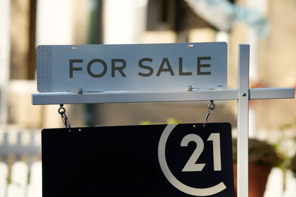 Mortgage Rates Plummet After Reaching 20-Year High