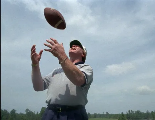 "Tragic Loss: Former San Francisco 49ers and Auburn Football Legend Terry Beasley Dies at 73"