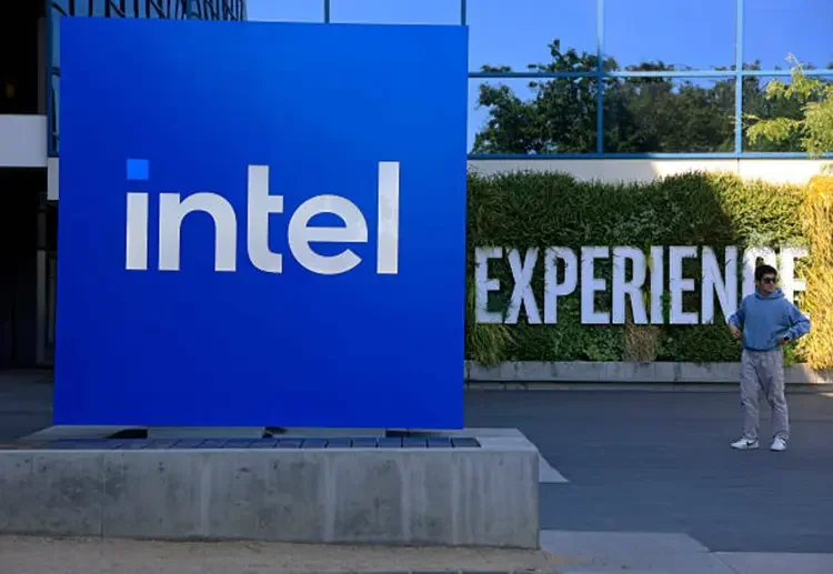 Intel Seeks Investment from Apple to Boost Revival