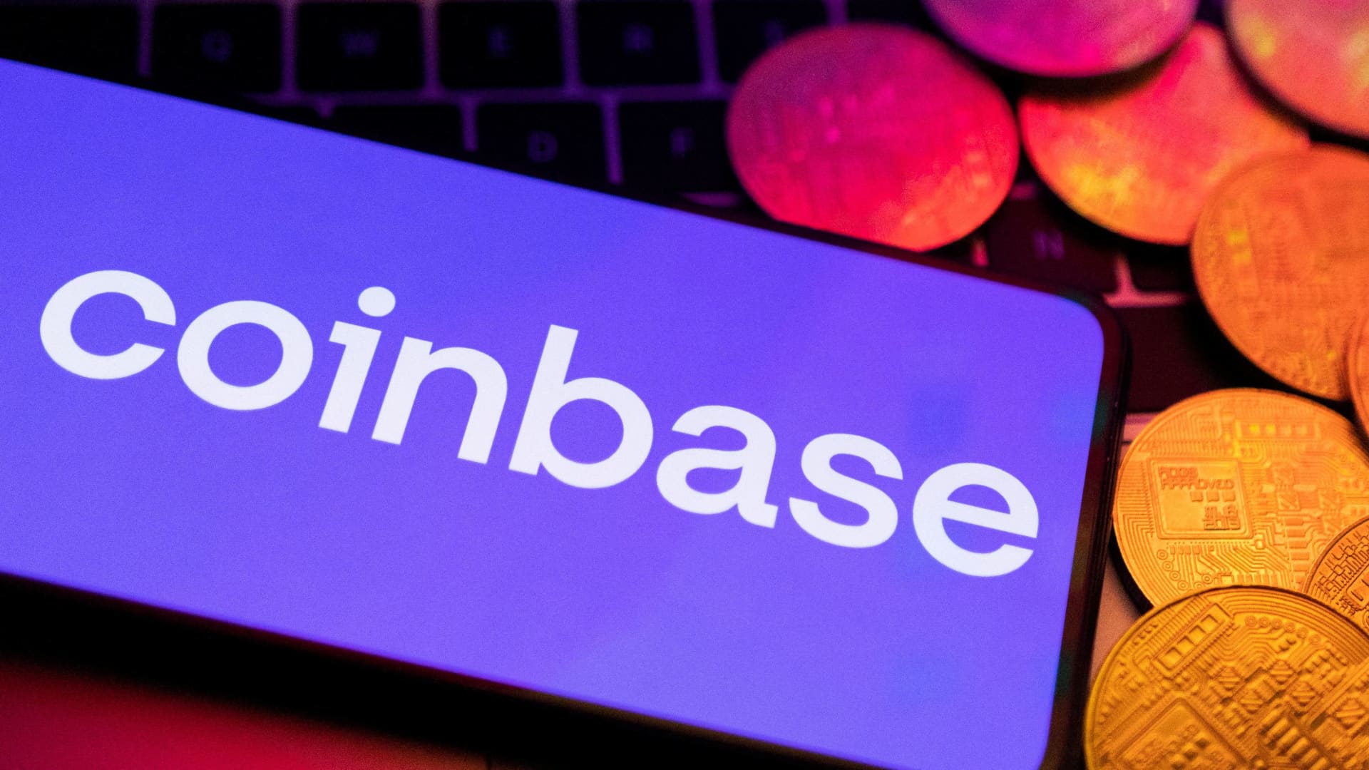 Featured image for "SEC Prevails in Lawsuit Against Coinbase, Case to Continue"