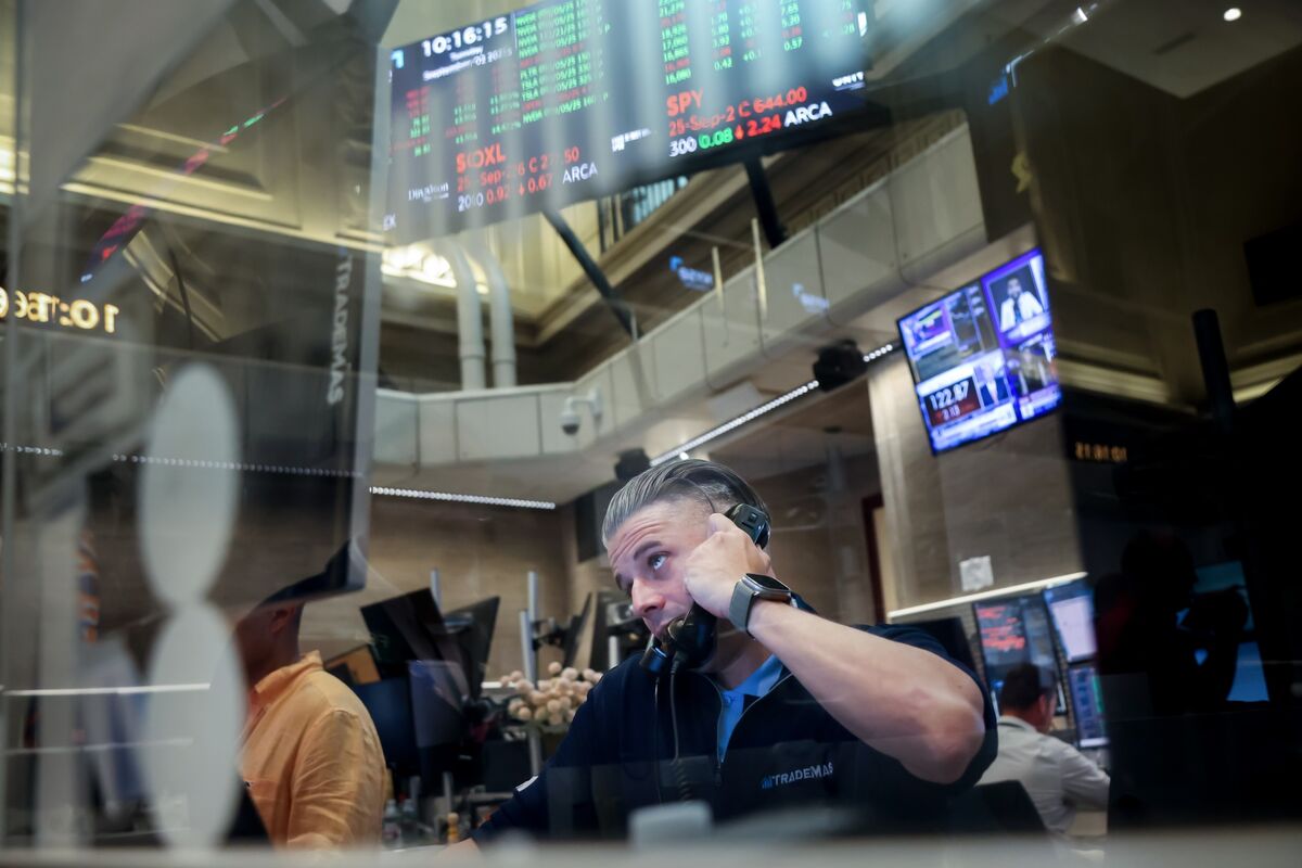 Market Rally Faces Challenges Amid Economic Uncertainty and Rate Cut Strategies