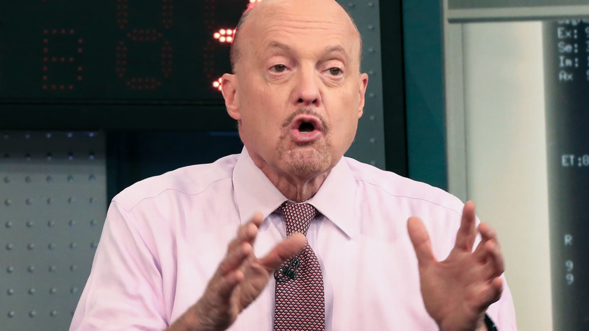 "Cramer's Insights on Fed, Market Gloom, Dollar General, IBM, and Disney vs. Netflix"