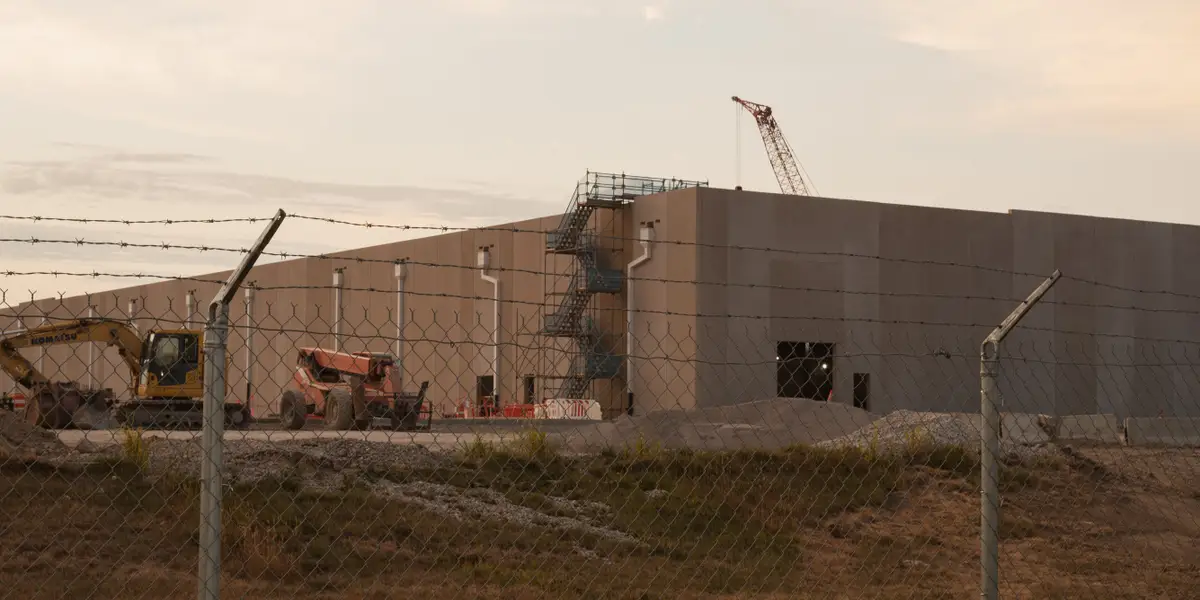 Featured image for Tech Giants Invest $320 Billion in AI Infrastructure Amid Growing Data Center Boom