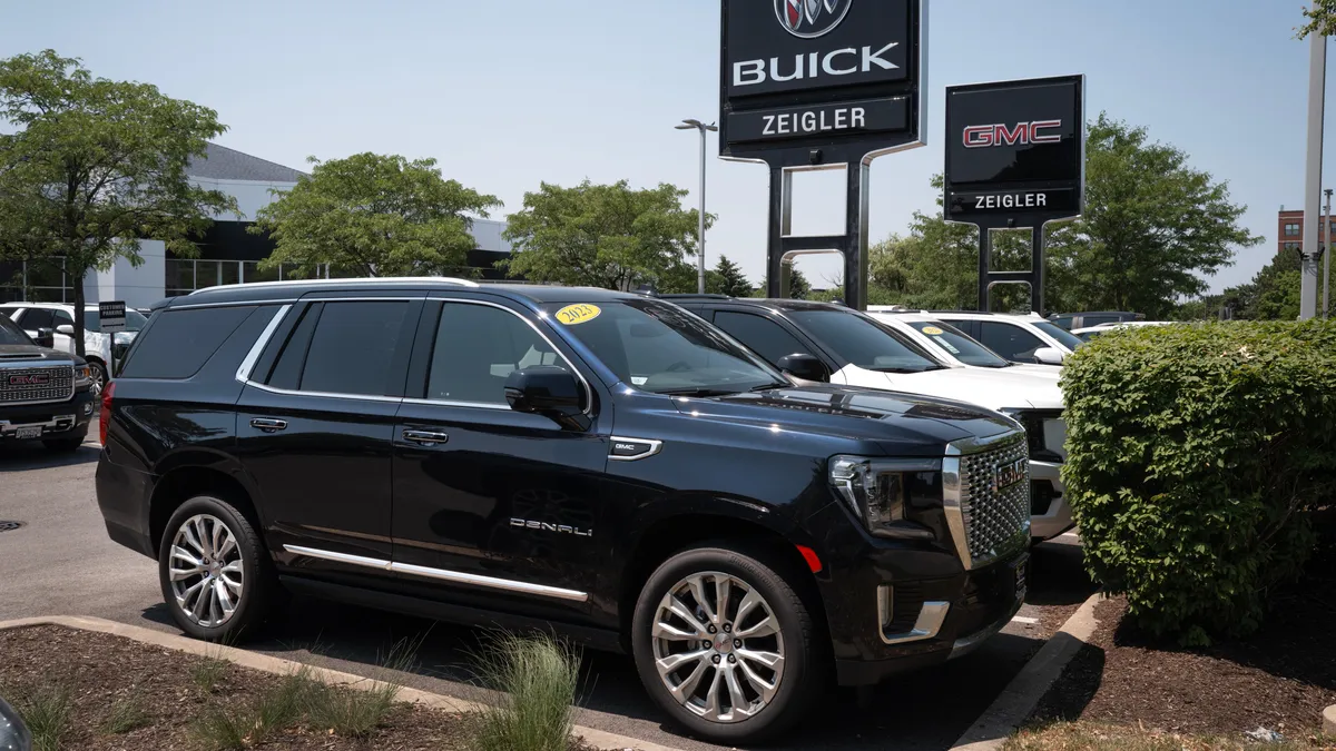 Featured image for Car Buyers Shift Focus as Over-MSRP Payments Decline and Satisfaction Rises