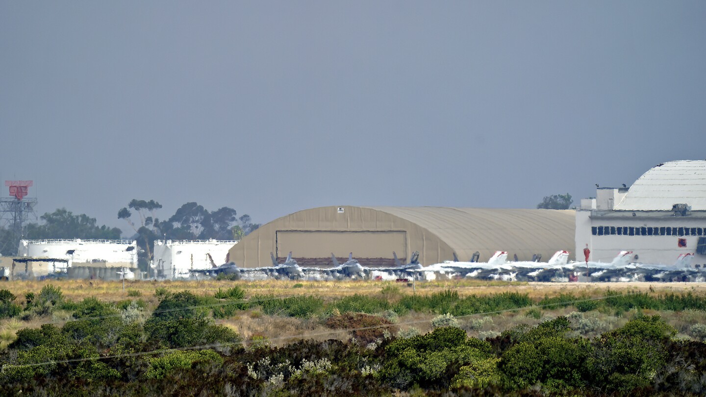 Featured image for Search underway for missing Marine Corps helicopter with 5 Marines en route to California