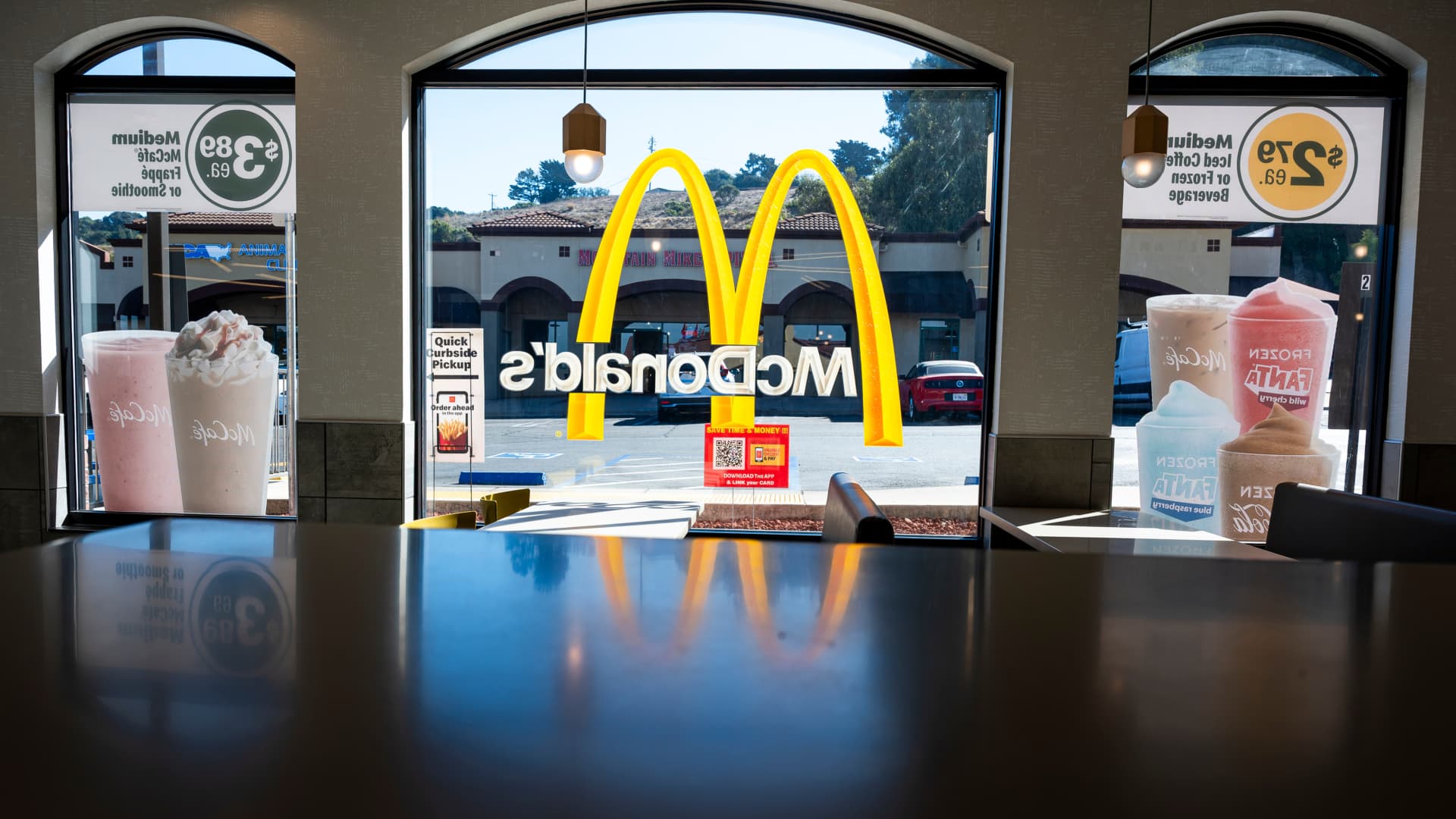 Restaurant Industry Looks to 2025 for Recovery Amid Challenges
