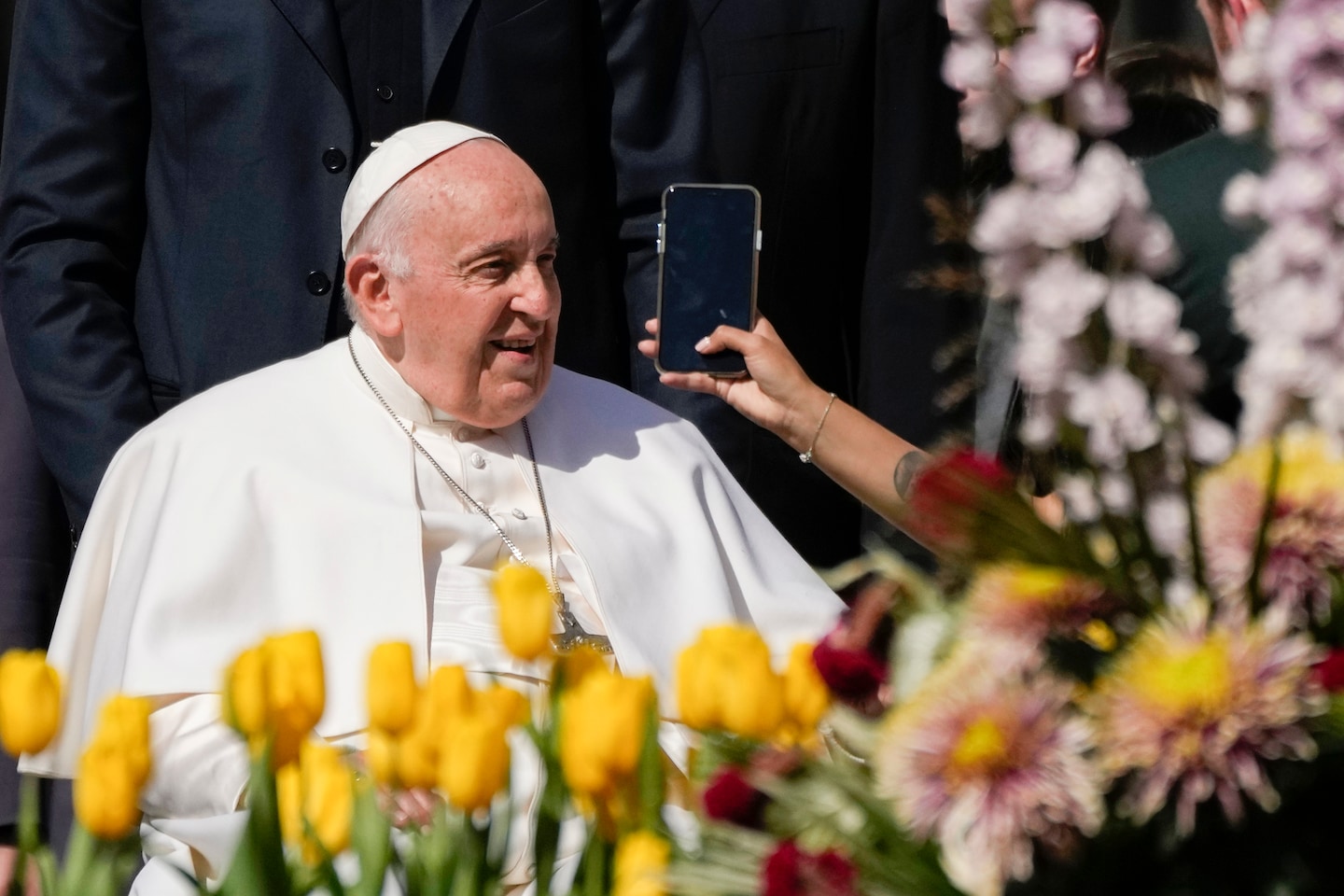 Featured image for "Pope Francis Urges International Treaty to Safeguard Against AI's Threat to Humanity"