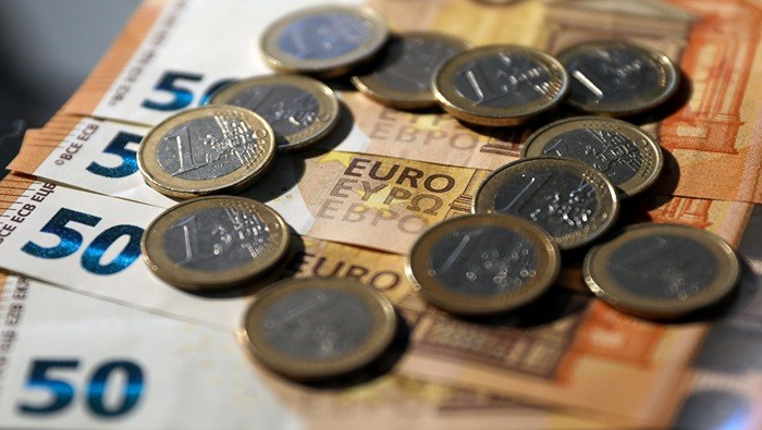 Euro's Fate Hangs in the Balance: ECB Decision, US Bond Yields, and Technical Breaks