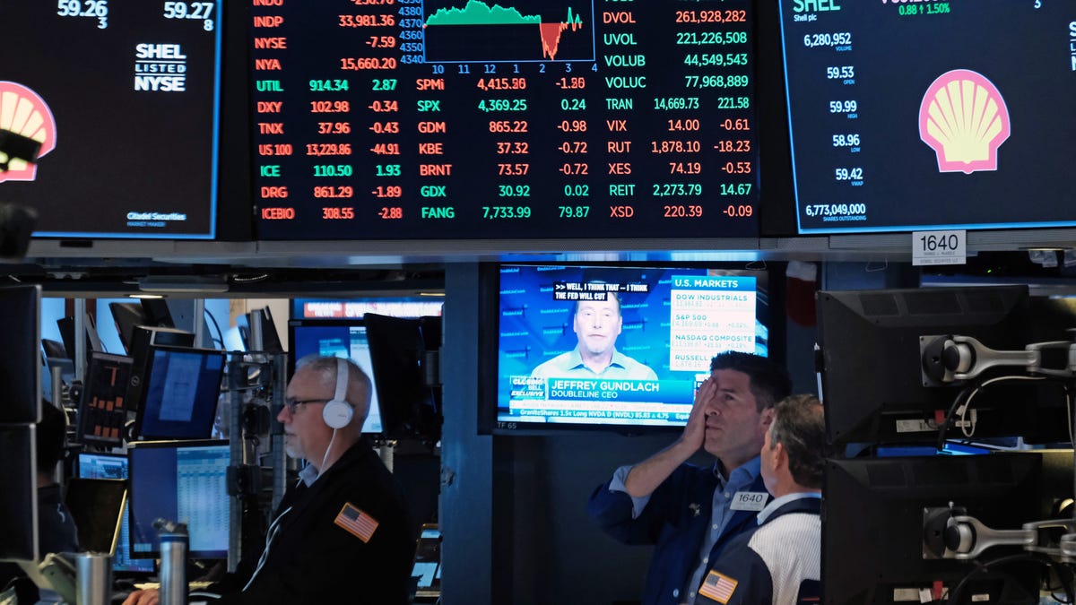 Featured image for Holiday Market Hours: Stock Market and Banks' Schedule for July 4th, 2023