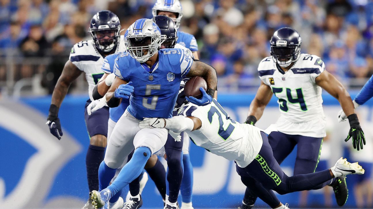 David Montgomery Suffers Thigh Injury, Requires Carting Off