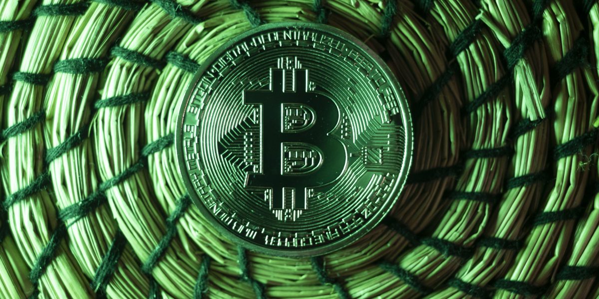 Cryptocurrency Market Volatility: Bitcoin and Altcoins Slide Amid Economic Uncertainty
