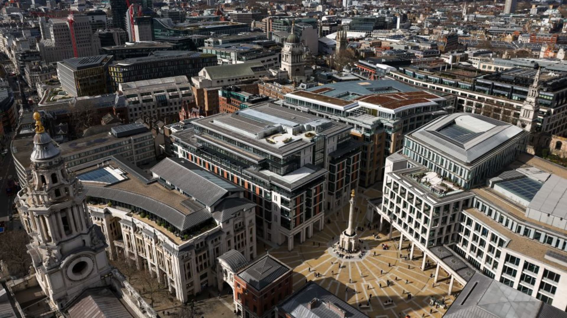 Featured image for Tui's Departure Signals London Stock Exchange Concerns