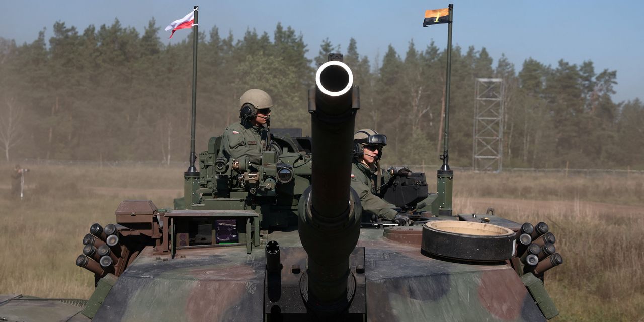 U.S. Abrams Tanks Arrive in Ukraine Amidst Russian Threats