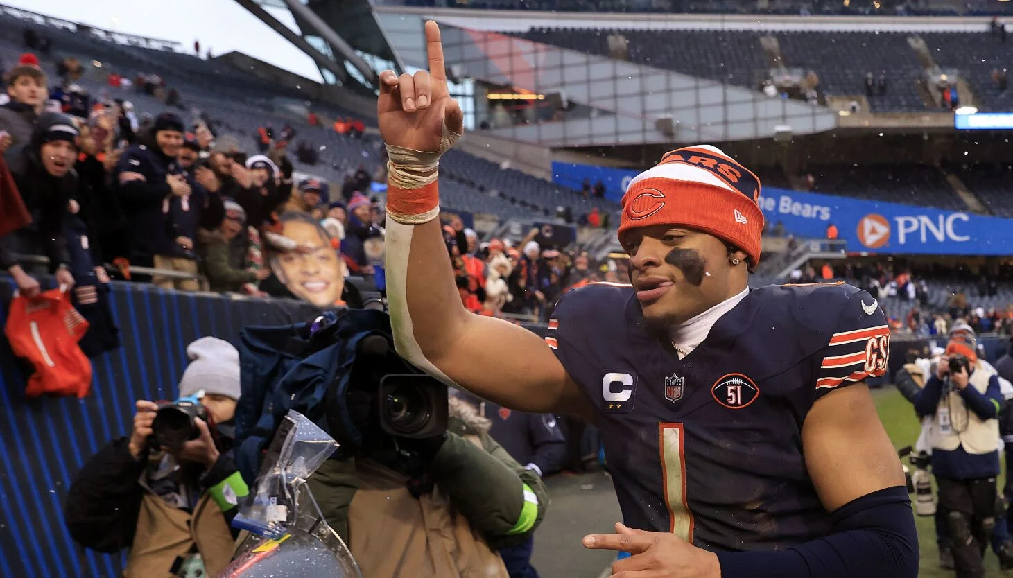 "Justin Fields' Future: Bears' Dilemma with No. 1 Pick and Trade Speculations"