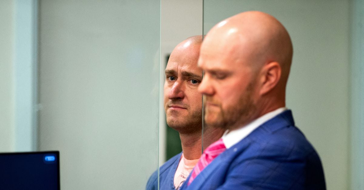 Featured image for Lawsuit Filed Against Alaska Airlines for Off-Duty Pilot's Engine Shutdown Attempt